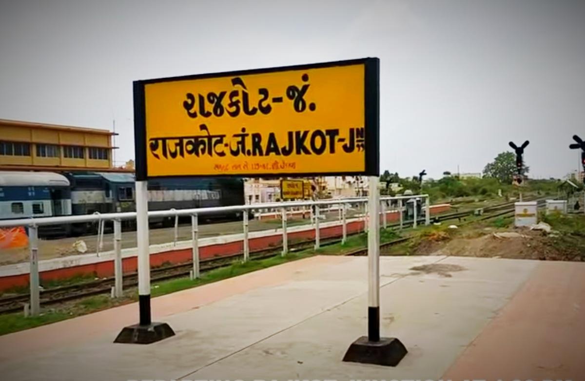 eight people of rajkot trapped in kashmir returned safely
