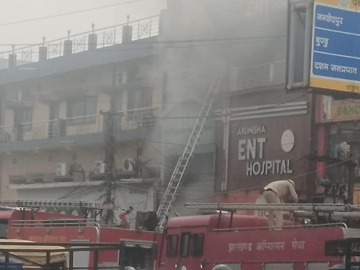 fire in palamu jharkhand 5 houses burnt 1 died1