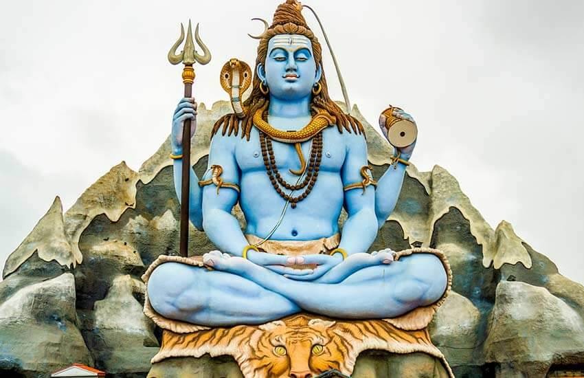 guru pradosh vrat 2025 kab hai lord shiv mantra and om jai shiv omkara aarti lyrics1