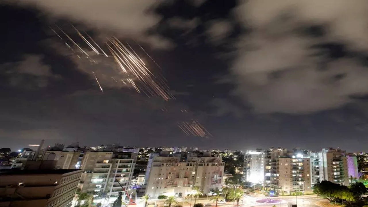 hamas launched a major attack on israel iron dome also failed benjamin netanyahu spoke to the defense minister