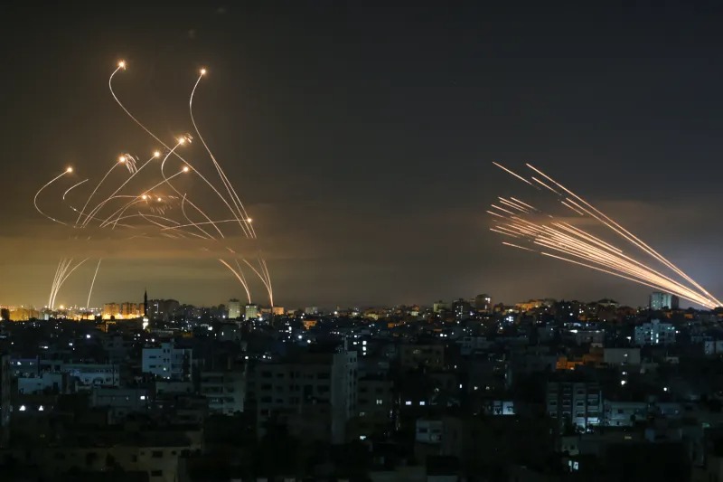 hamas launched a major attack on israel iron dome also failed benjamin netanyahu spoke to the defense minister1