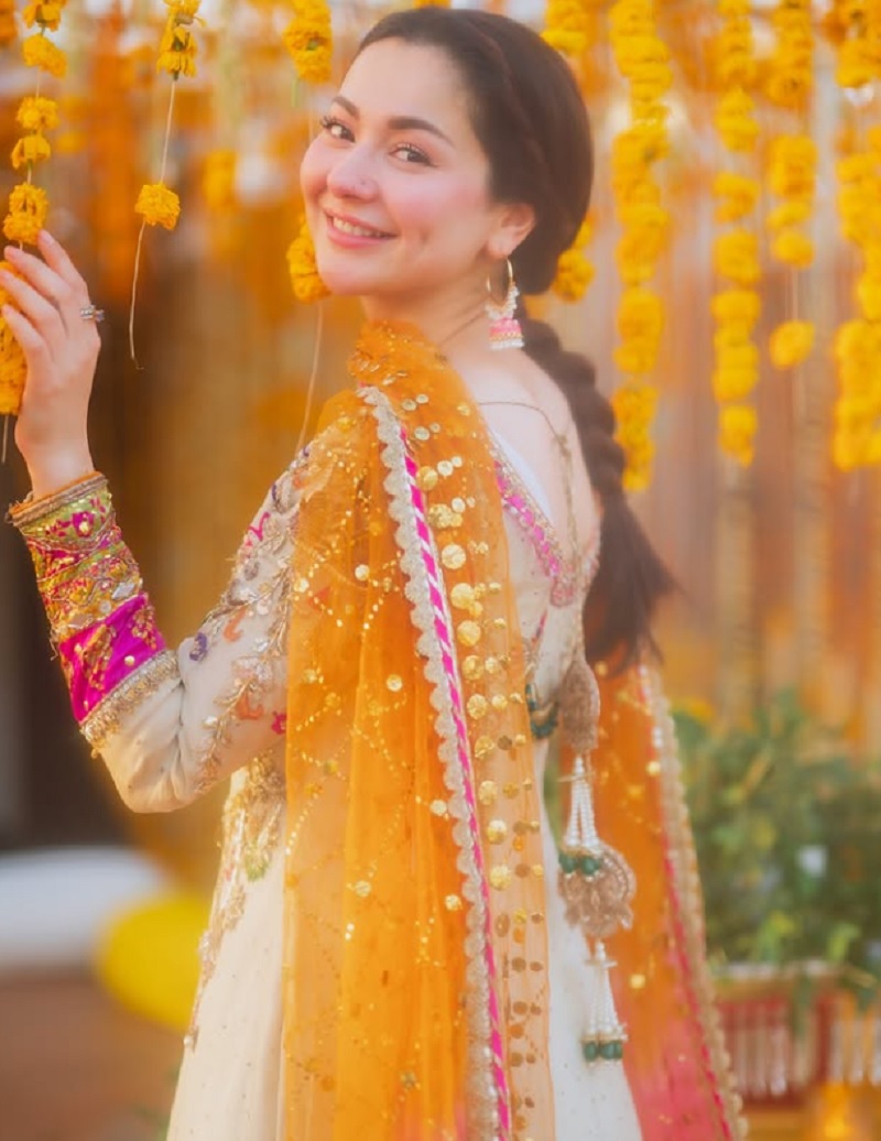 hania aamir looks goes viral shikara kurta is best for haldi function2