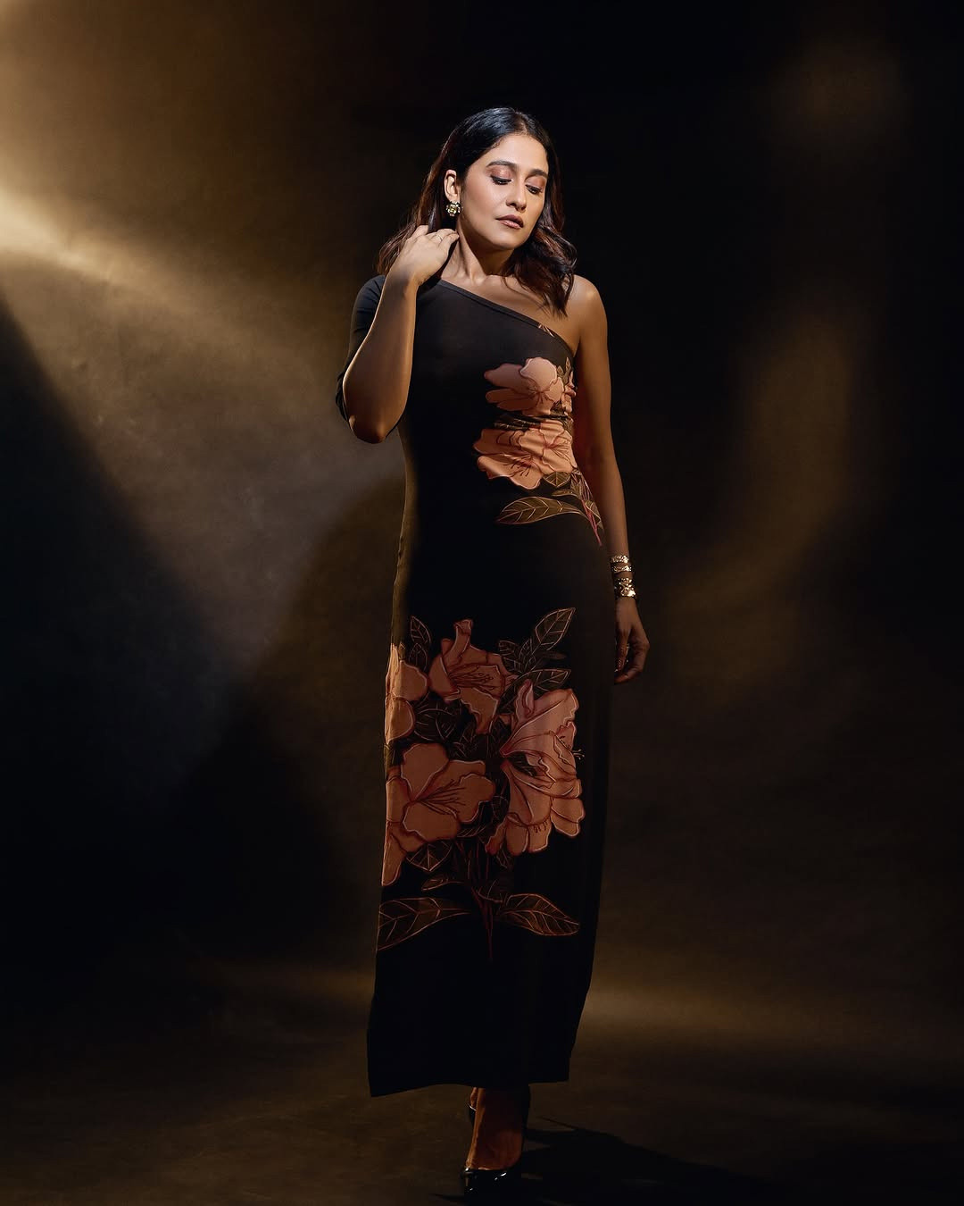 jaat film actress regina cassandra inspired western hot looks for women