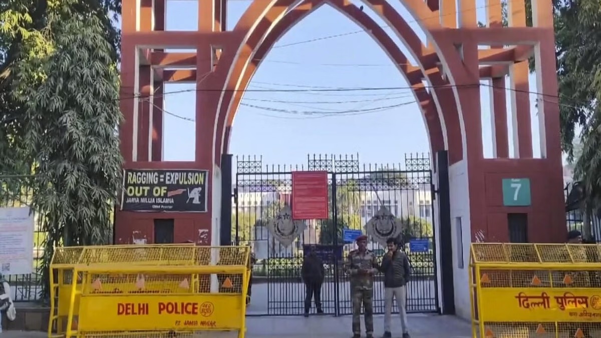 jamia millia islamia university chaos after juma namaz two students groups clash left many injured1