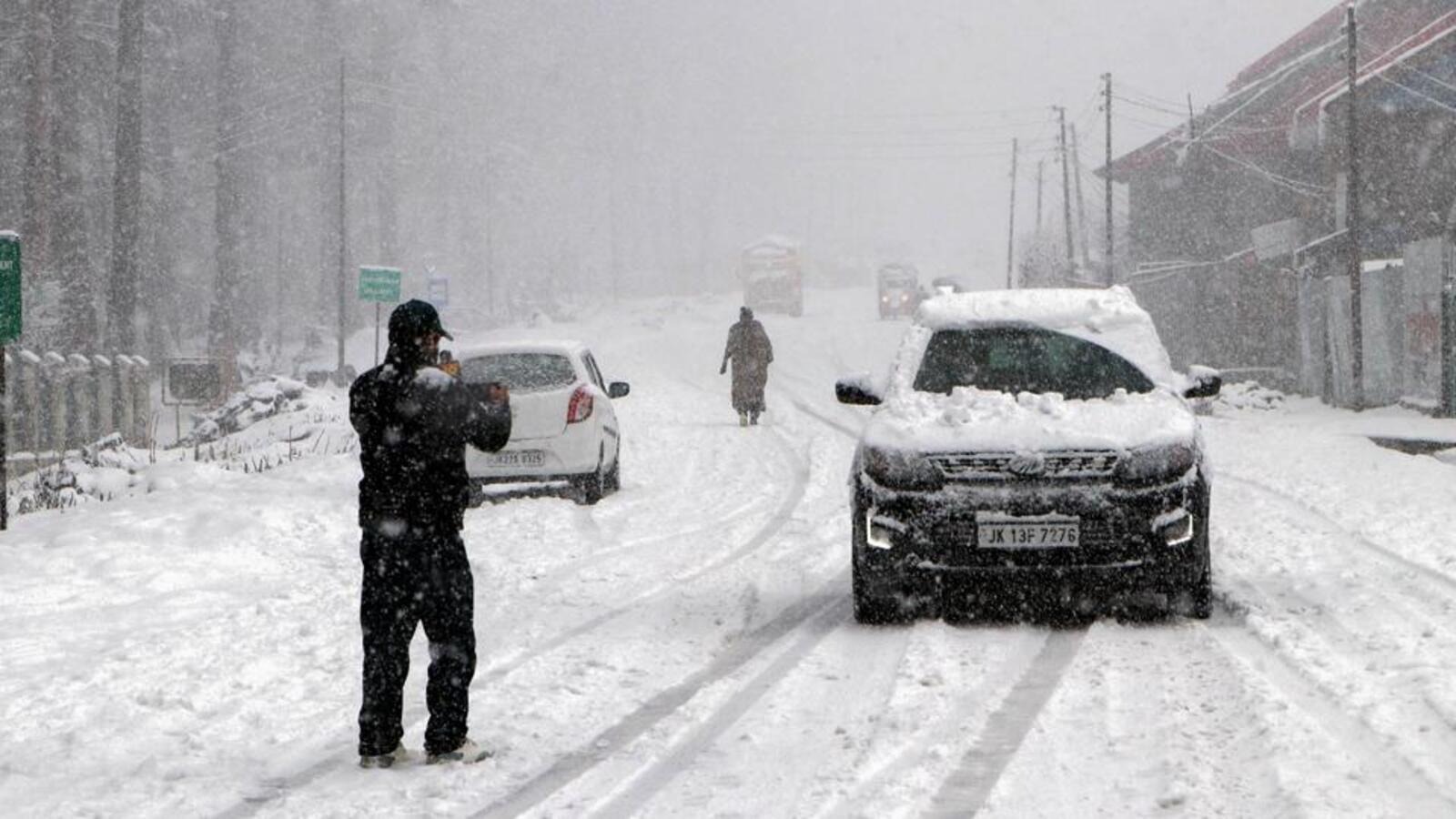 jammu kashmir snowfall and heavy rain crops damaged roads closed