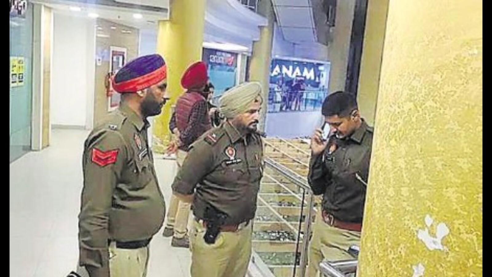 police raided a spa center in lucknow women from thailand were caught 1