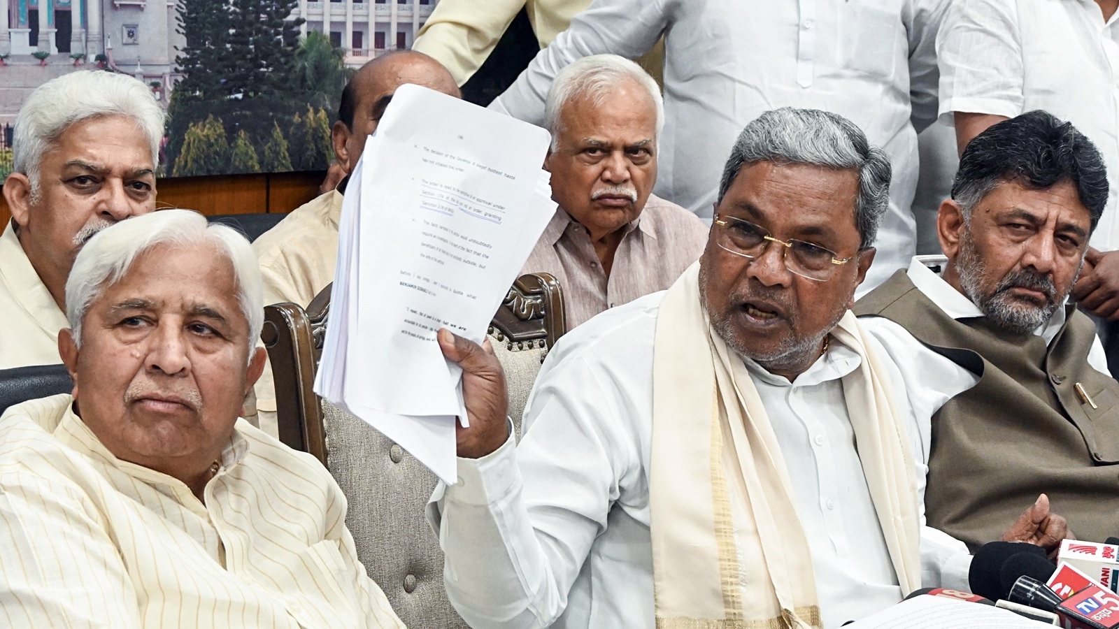 ruckus over caste census lingayat vokkaliga opened front against siddaramaiah government1