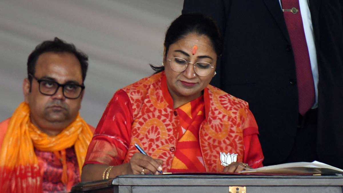 switch off electricity for 5 minutes delhi cm rekha gupta appeal on earth day 1
