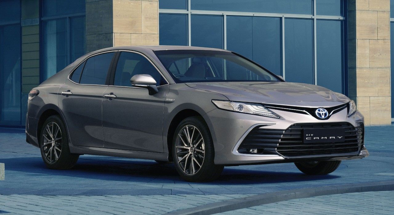 toyota camry becomes costlier by rs 500001