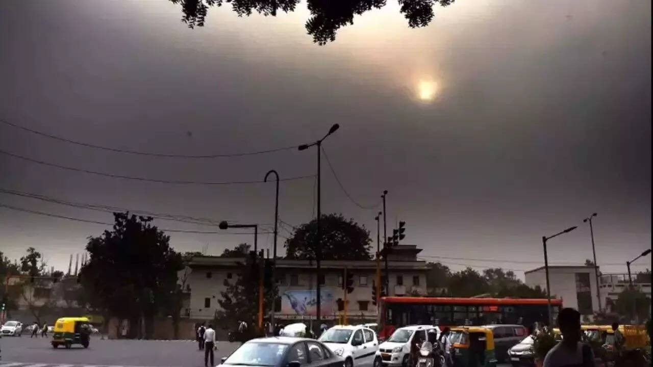 why delhi weather facing sudden change thunderstorm rain and lightening yellow alert imd new update2