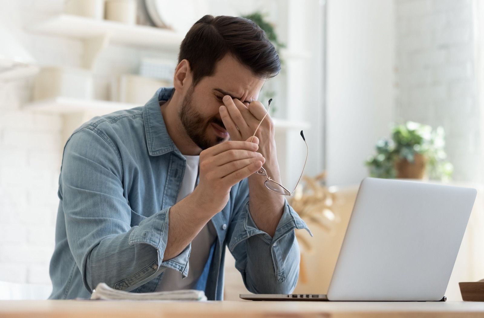 why do you get headaches when you wear new or first time glasses know the reason from a doctor1