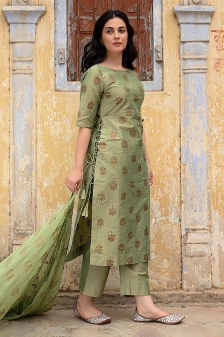7 kurti designs to look smart and beautiful for all body types1