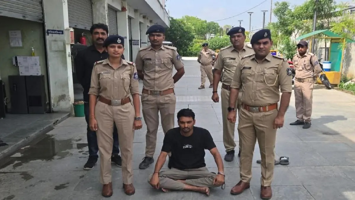 ahmedabad mystery of the dead body found tied in a sack under indira bridge solved accused arrested