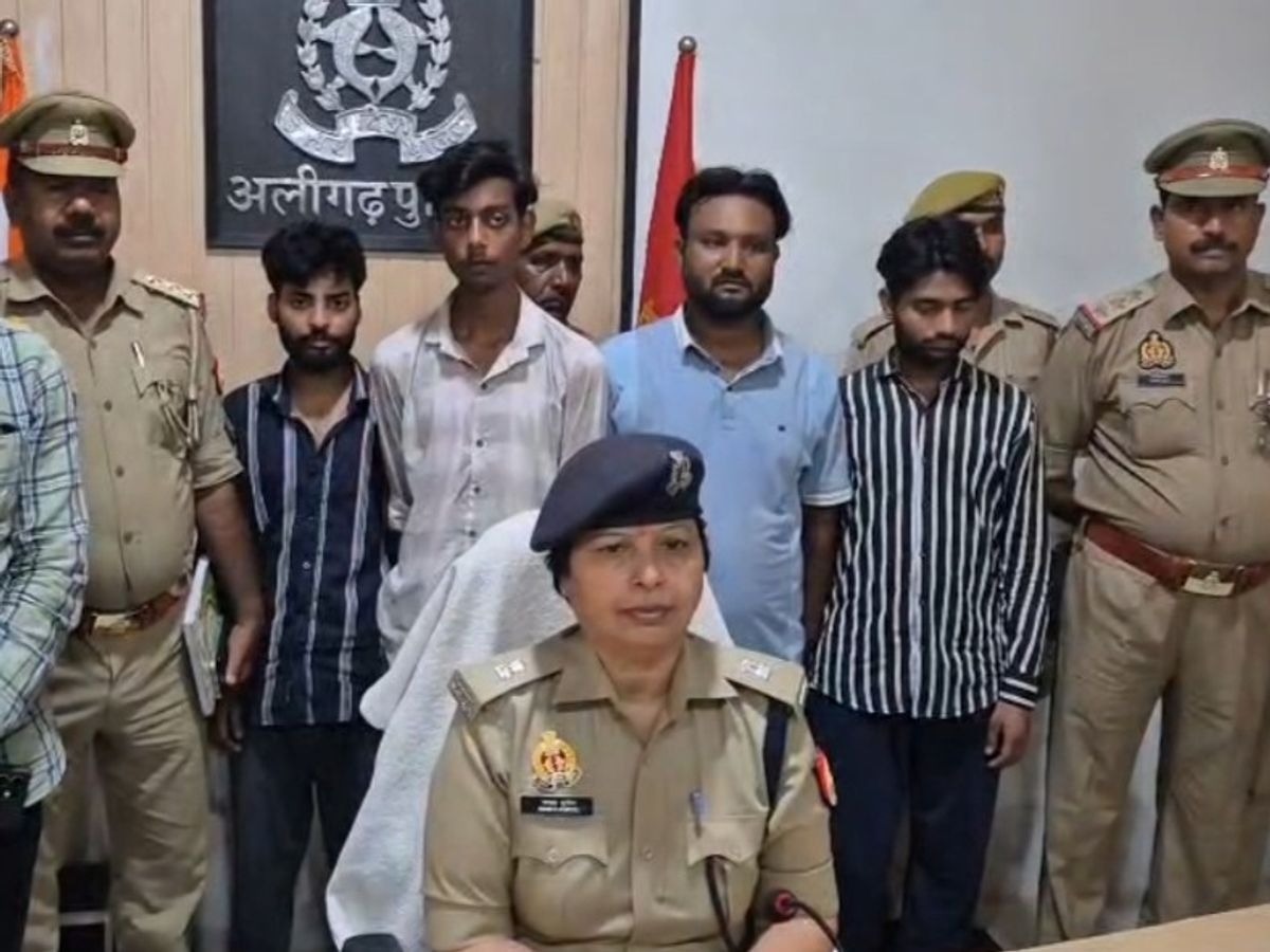 aligarh cyber gang busted mobile theft upi fraud in up1