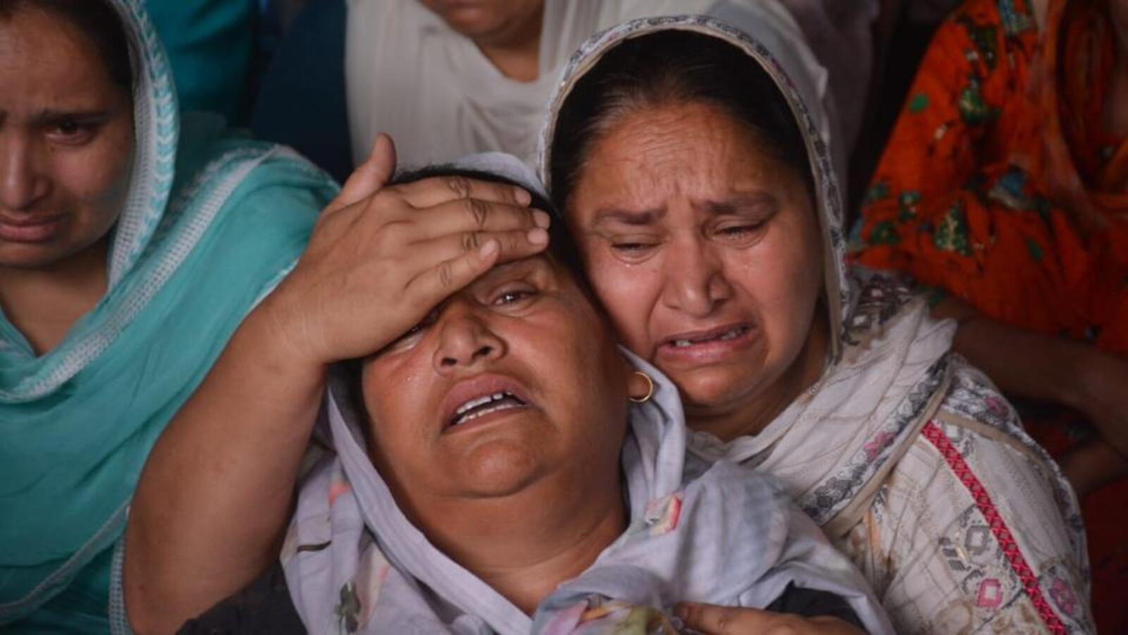 amritsar hooch tragedy 17 people died due to poisonous liquor in majitha 9 people including the supplier arrested dsp and sho suspended
