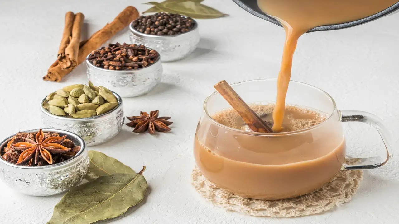 are you fond of drinking tea then make strong masala tea at home in this way1