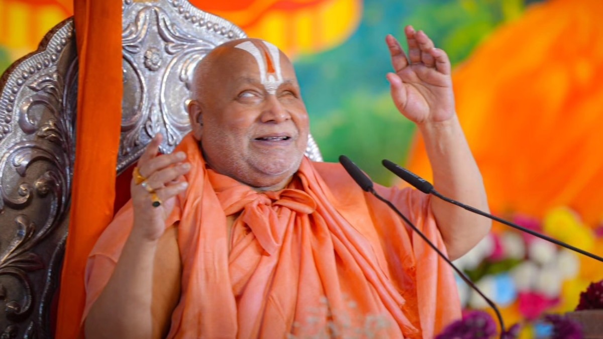 army chief upendra dwivedi took guru diksha from rambhadracharya ji maharaj at kanch mandir chitrakoot1