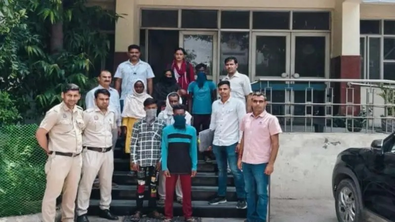 delhi news caught 9 bangladeshis fled from haryana banned imo app was installed in smartphone2