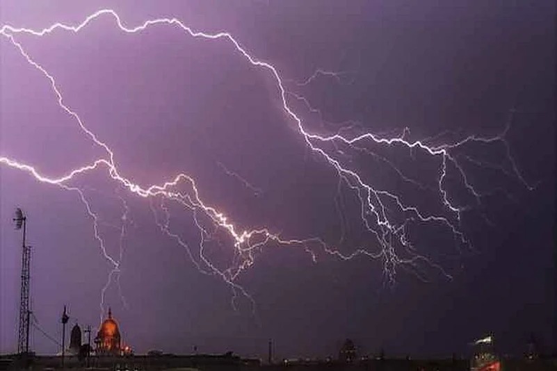 delhi weather update 05 may 2025 imd yellow alert for thunderstorm and rain