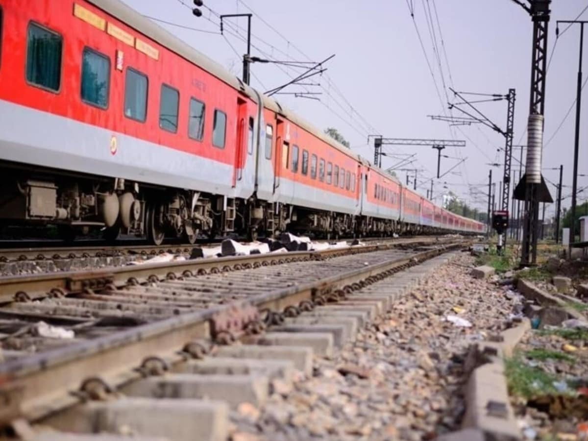 disabled passenger thrown out of moving train in gujarat dies