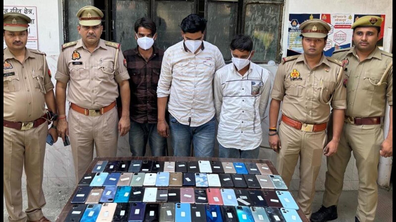 gang arrested for stealing 603 mobile phones worth rs 2 5 crore noida police big success1
