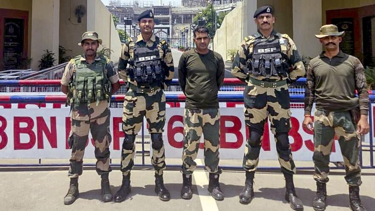 how did bsf constable purnam kumar shaw reach pakistan right after pahalgam terror attack now returned back via attari wagah border1