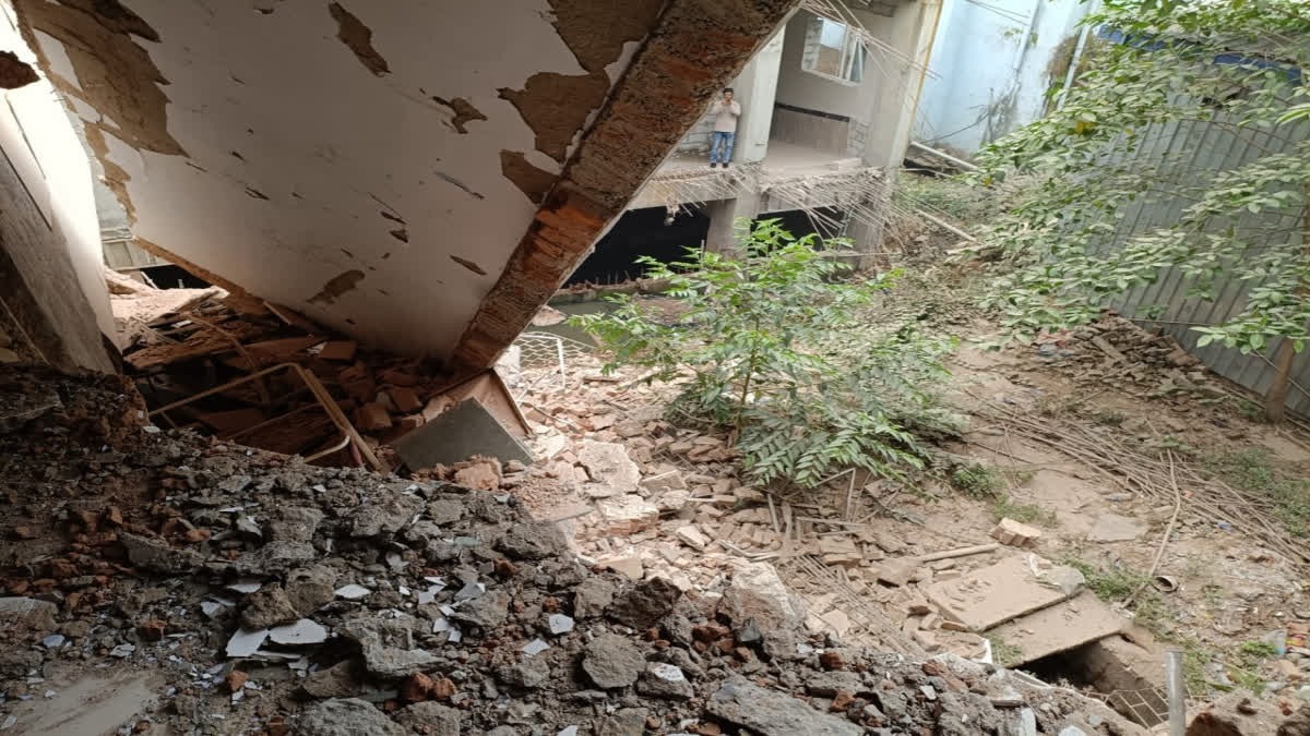 jamshedpur mgm hospital building collapsed four patients were buried under debris medicine ward in jharkhand2