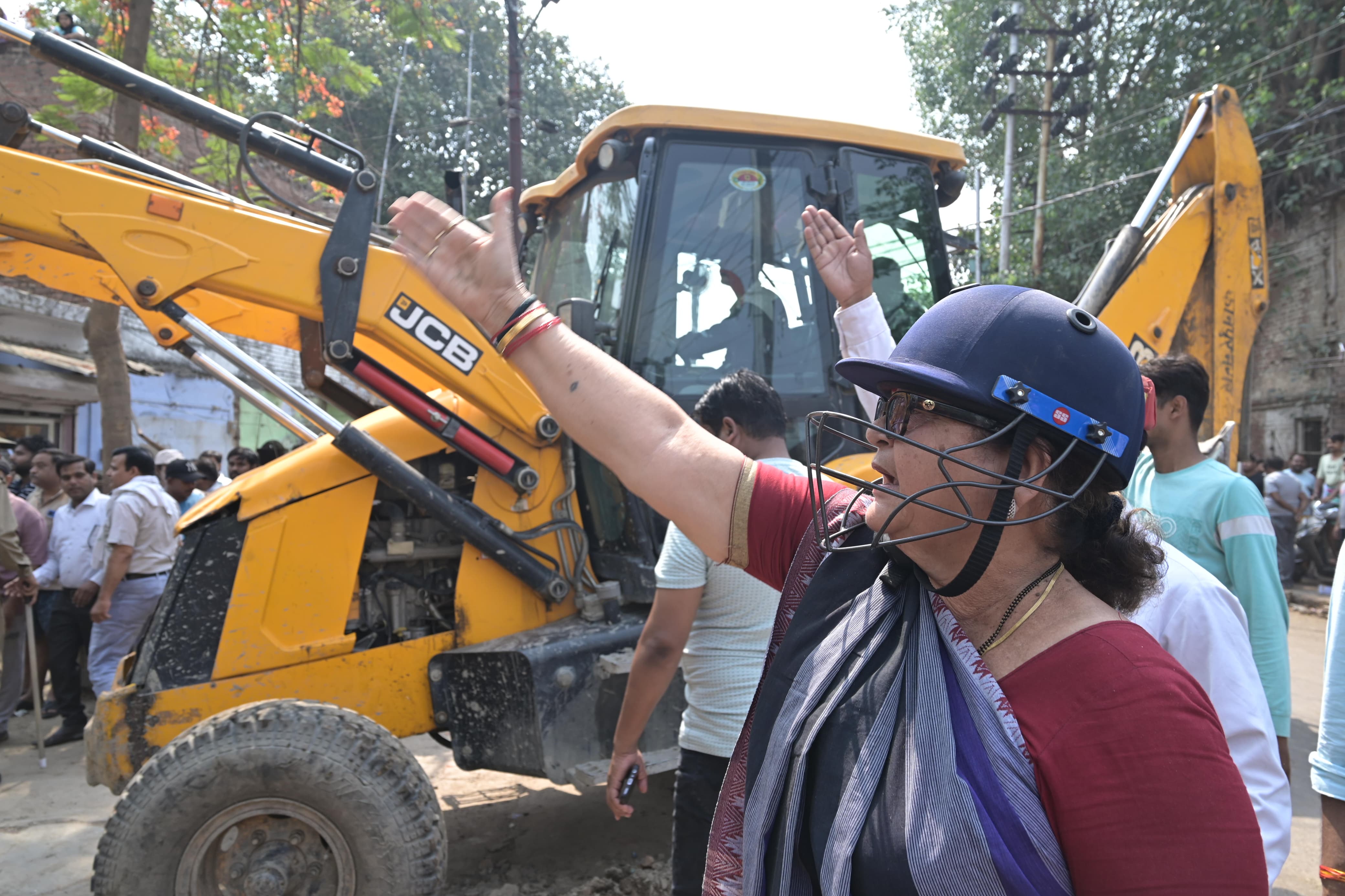 kanpur city bulldozer action in kanpur 400 illegal encroachments removed police chased people away when they protested1
