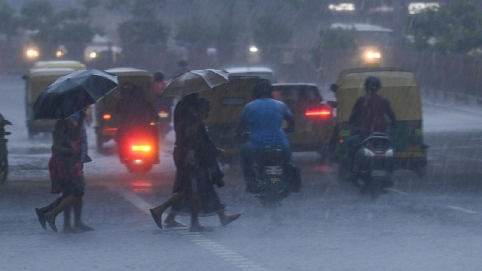 monsoon like conditions in gujarat amidst heat thunderstorms and rains alert in many districts