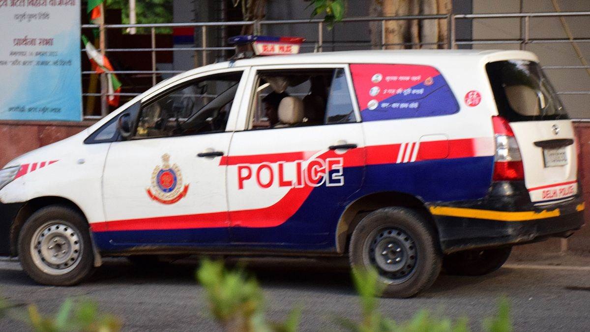 new delhi city ncr delhi police arrests couple for murder in gaming parlor dispute