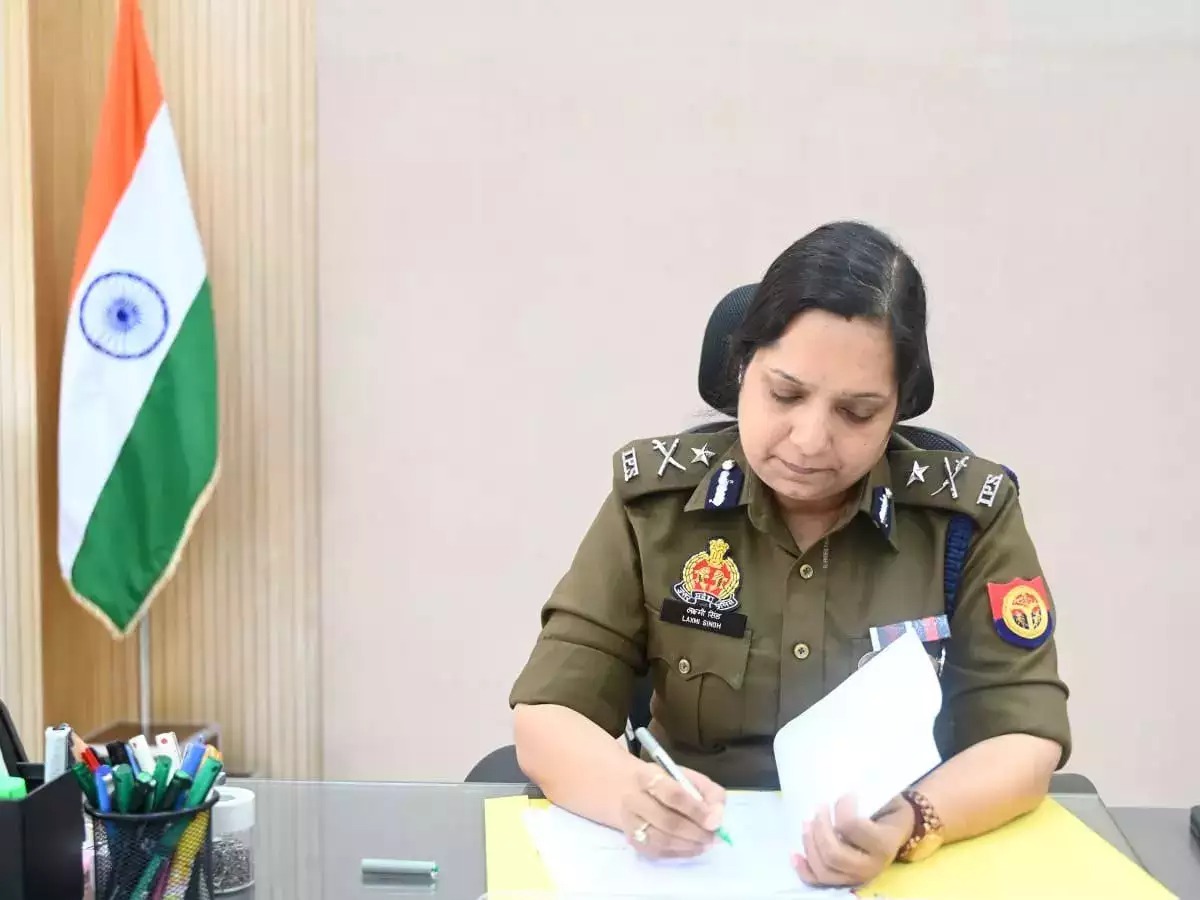 noida police reshuffle half dozen officers transferred to strengthen law order