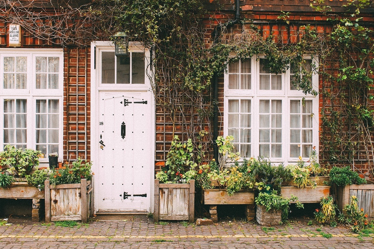 planning to live or buy a house that has been closed for long time know vastu tips1