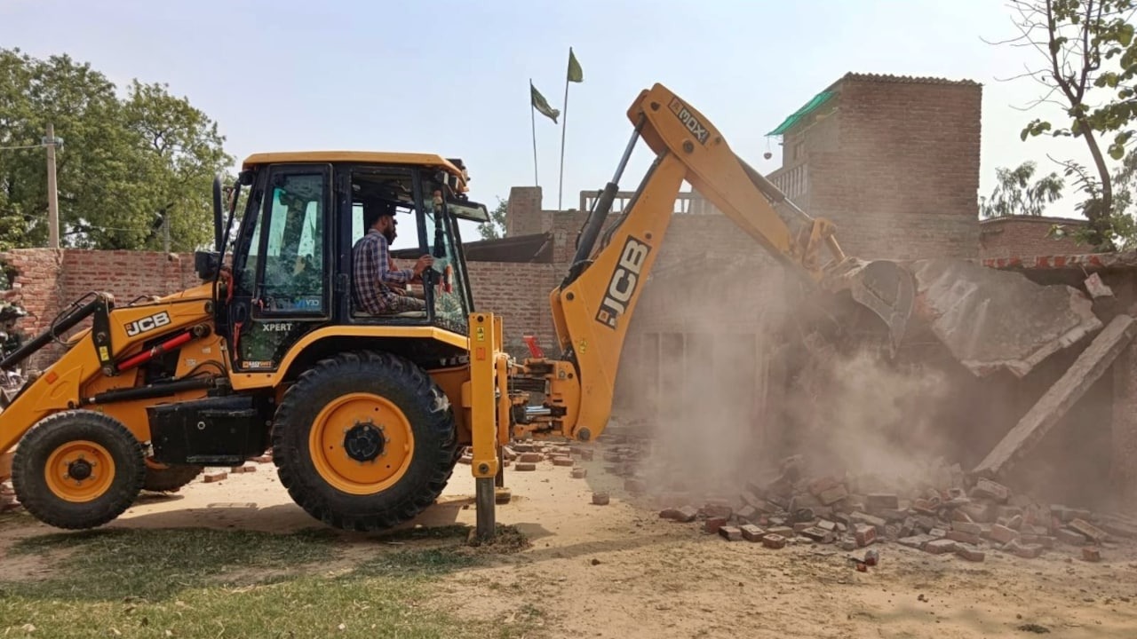shravasti administration action bulldozers run on illegal occupation of encroachers1