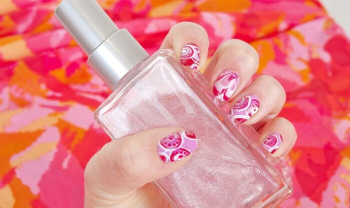 summer beauty products women should keep in her bag