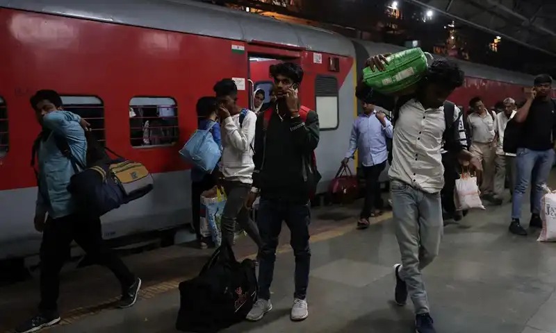 train lights will be switched off as soon as the siren sounds alert issued despite india pak ceasefire1