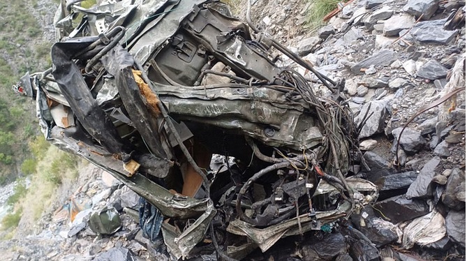 two army jawans die after vehicle rolls into gorge in ramban1