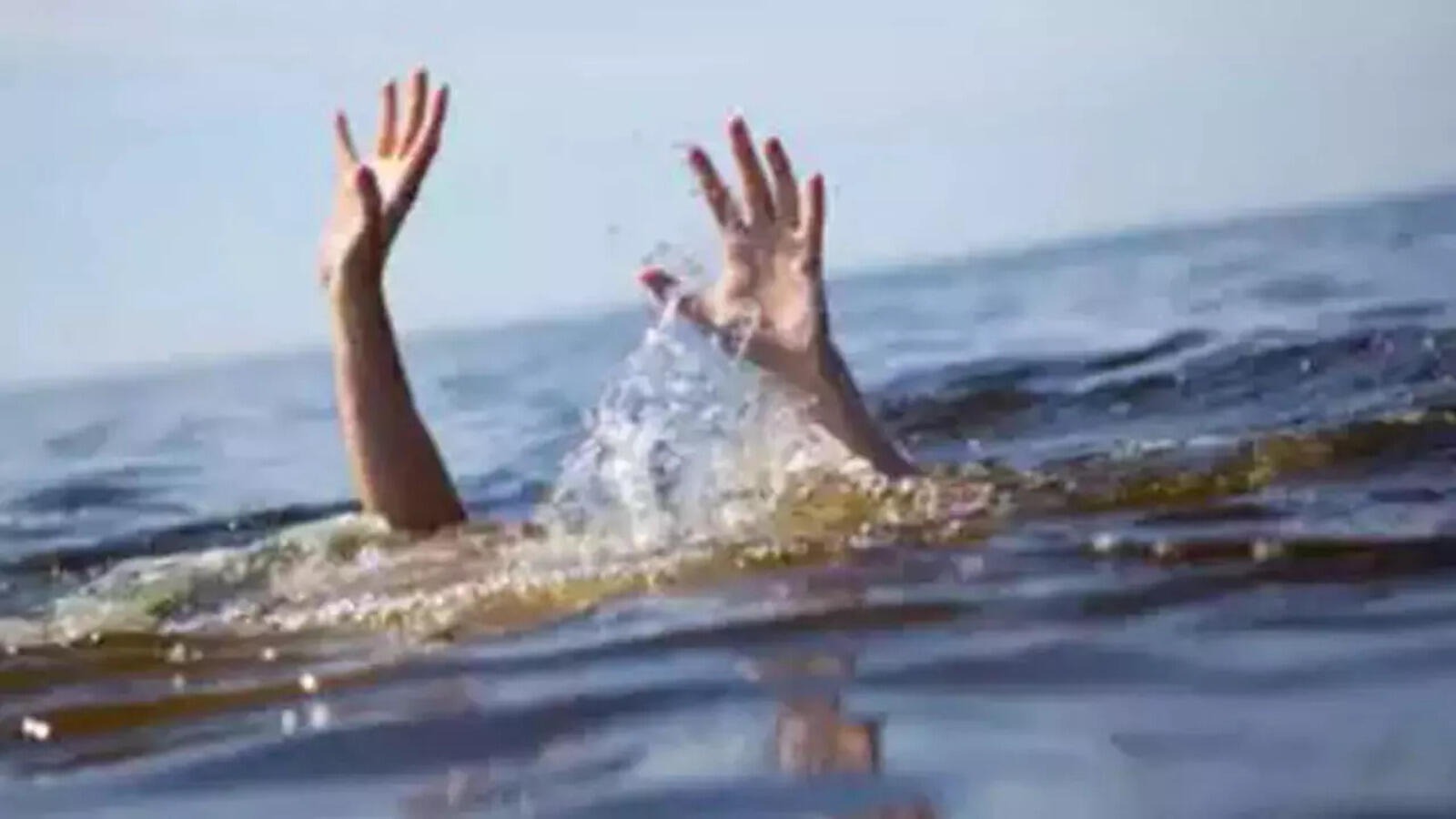 varanasi city tragedy in varanasi student drowns saving friend1