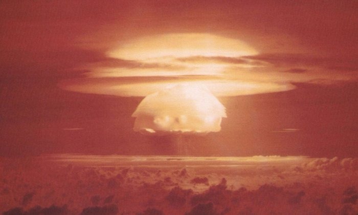 who has a control over nuclear weapons in