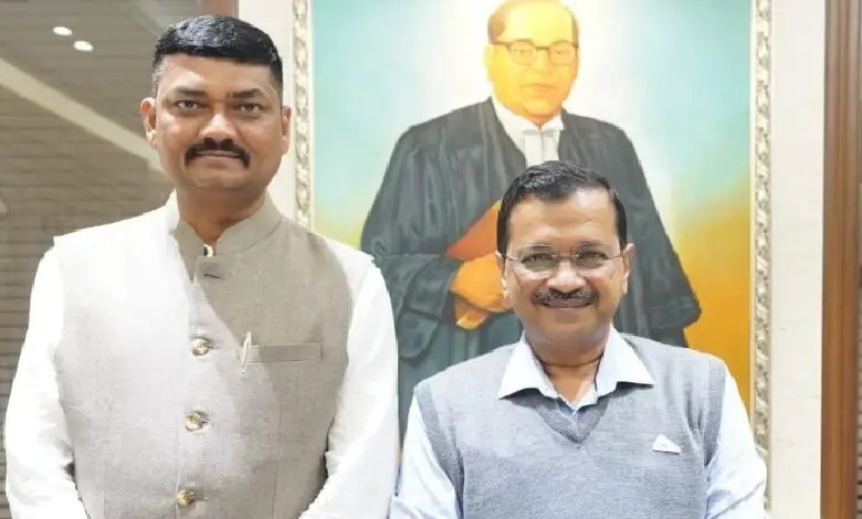 aam aadmi party botad mla umesh makwana resigns from all party posts11