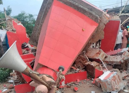 bihar decades old hanuman temple demolished using jcb at midnight in bhojpur angry villagers created ruckus11