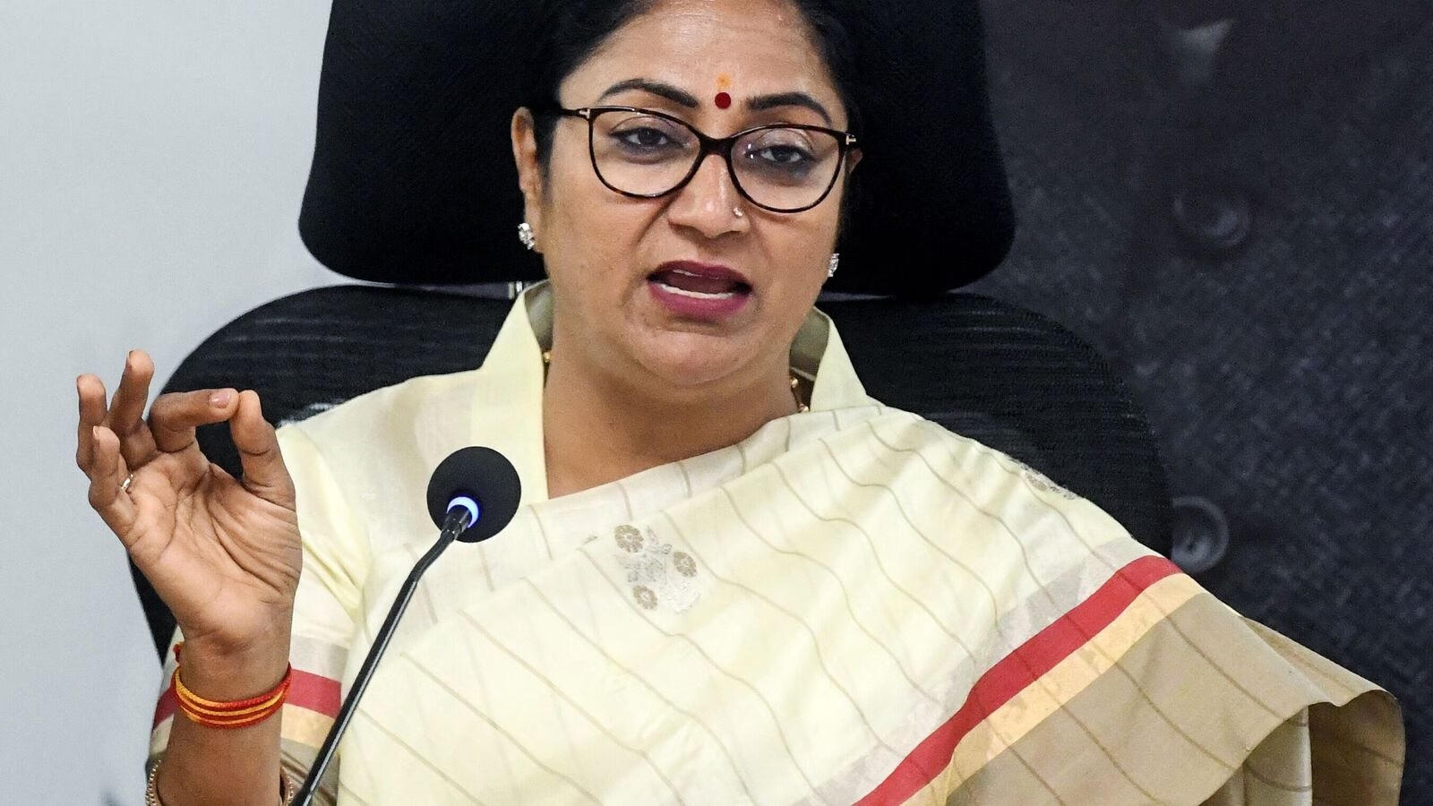 cm rekha gupta death threat accused arrested from ghaziabad drunk called11