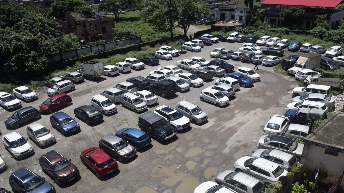 dehradun city news parking facility starts for tourists in tapovan1
