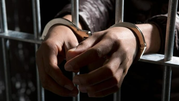 delhi crime news two members of hashim baba gang arrested delhi police recovered weapons11