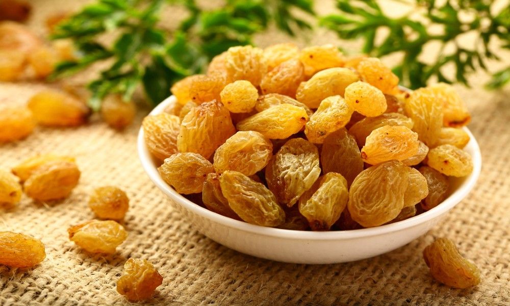 eat raisins soaked in milk every morning on an empty stomach you will get 5 amazing health benefits11