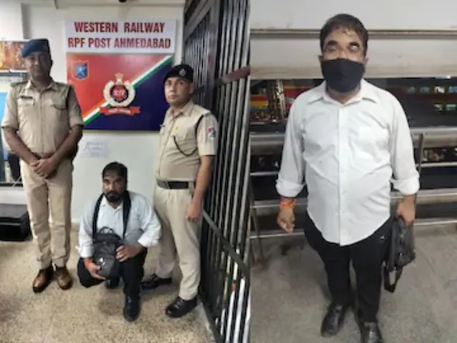 fake tte caught ahmedabad railway station qr code scam railway gujarat11
