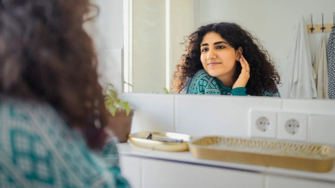 glowing skin secrets what to apply on the face after waking up in the morning11