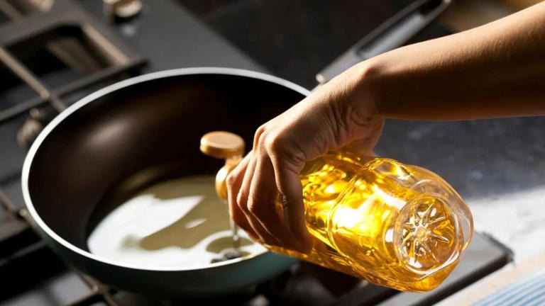 govt cuts import duty on crude edible oils to 10 percent from 20 percent to bring down prices