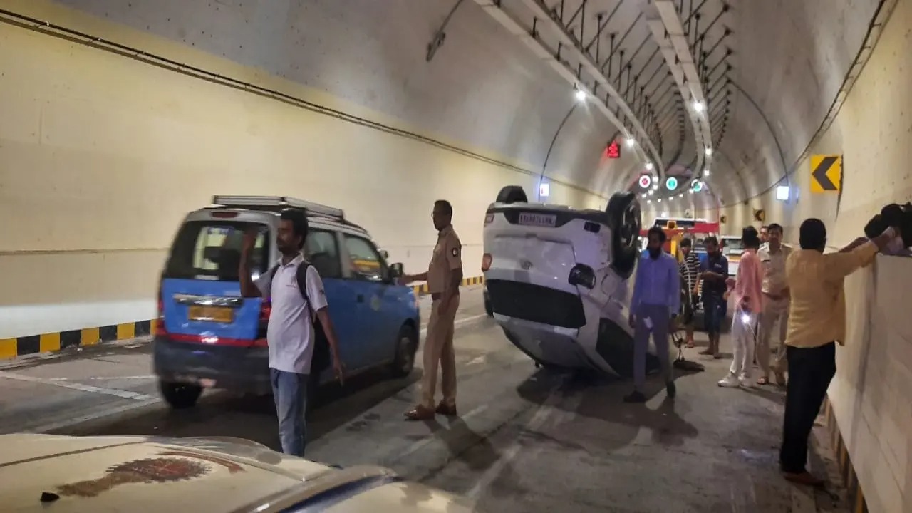 mumbai road accident high speed car skids into tunnel on coastal road driver injured11