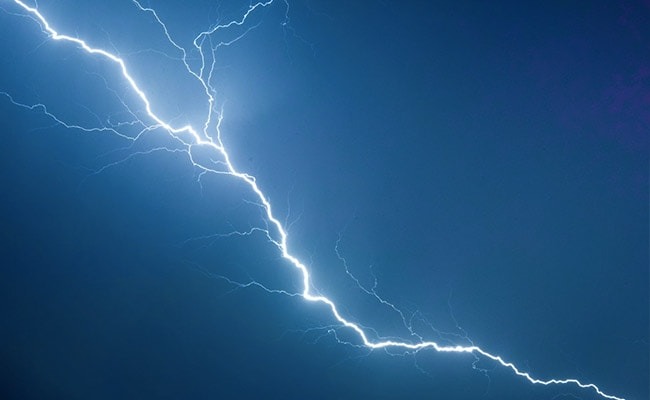 one killed 2 injured in lightning strike in up11