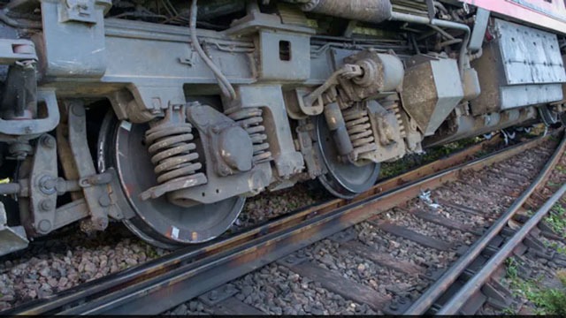 passenger train derailed in chitteri tamil nadu all passengers safe1111